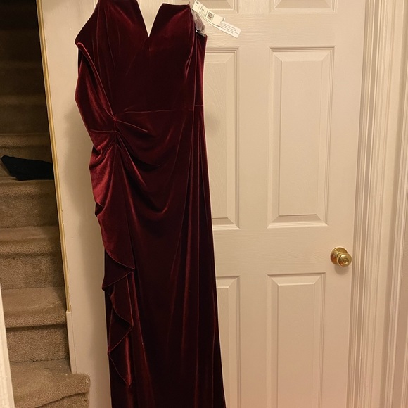 NWT AIDAN MATTOX Red Velvet Sweetheart Gown - Picture 5 of 6
